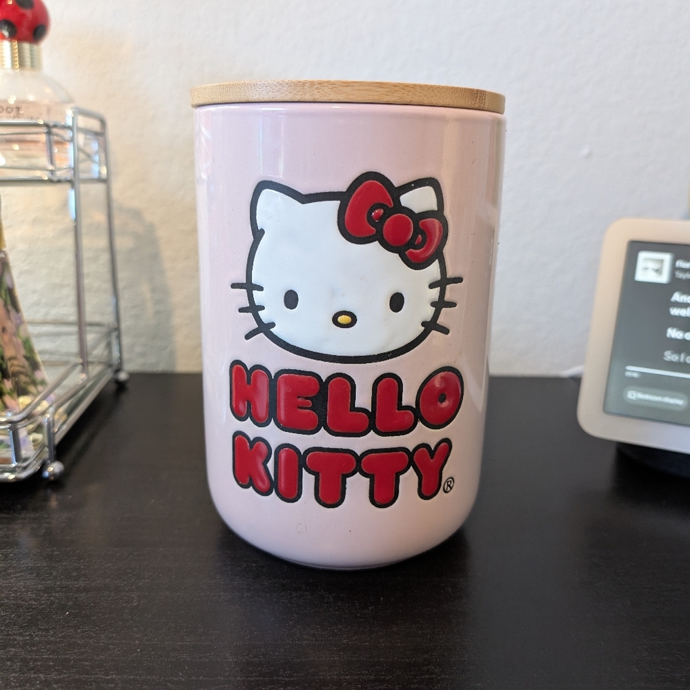Hello Kitty ceramic pink jar
